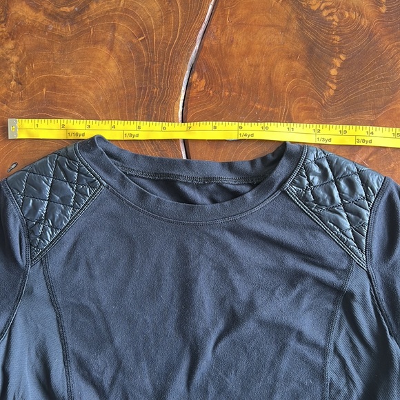 Lululemon Long Sleeve T-Shirt with Thumbholes, Size 6. Rare Find! - Picture 3 of 11